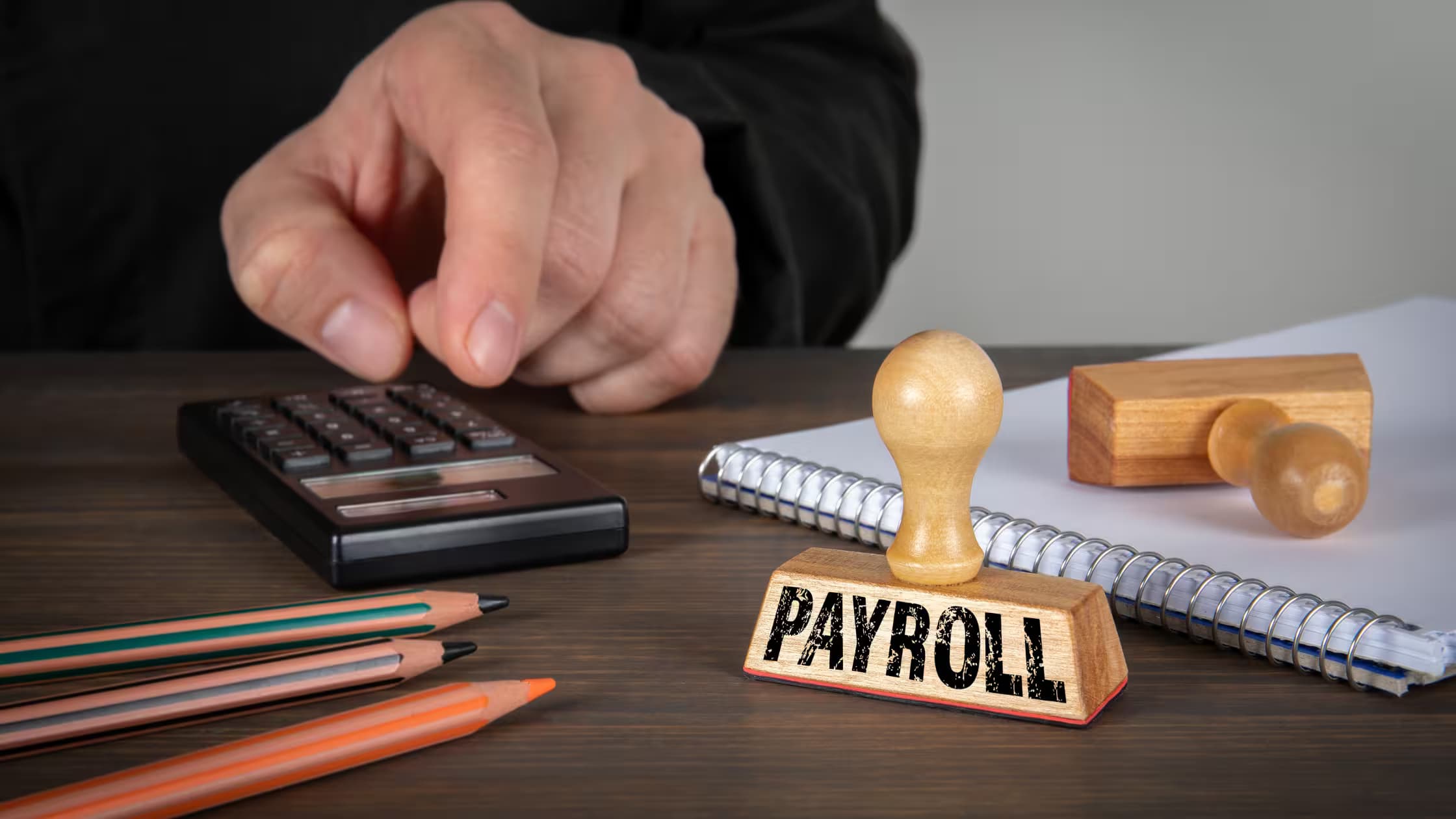 In-House vs Outsourced Payroll in the UAE: Which Is Right for Your Business?